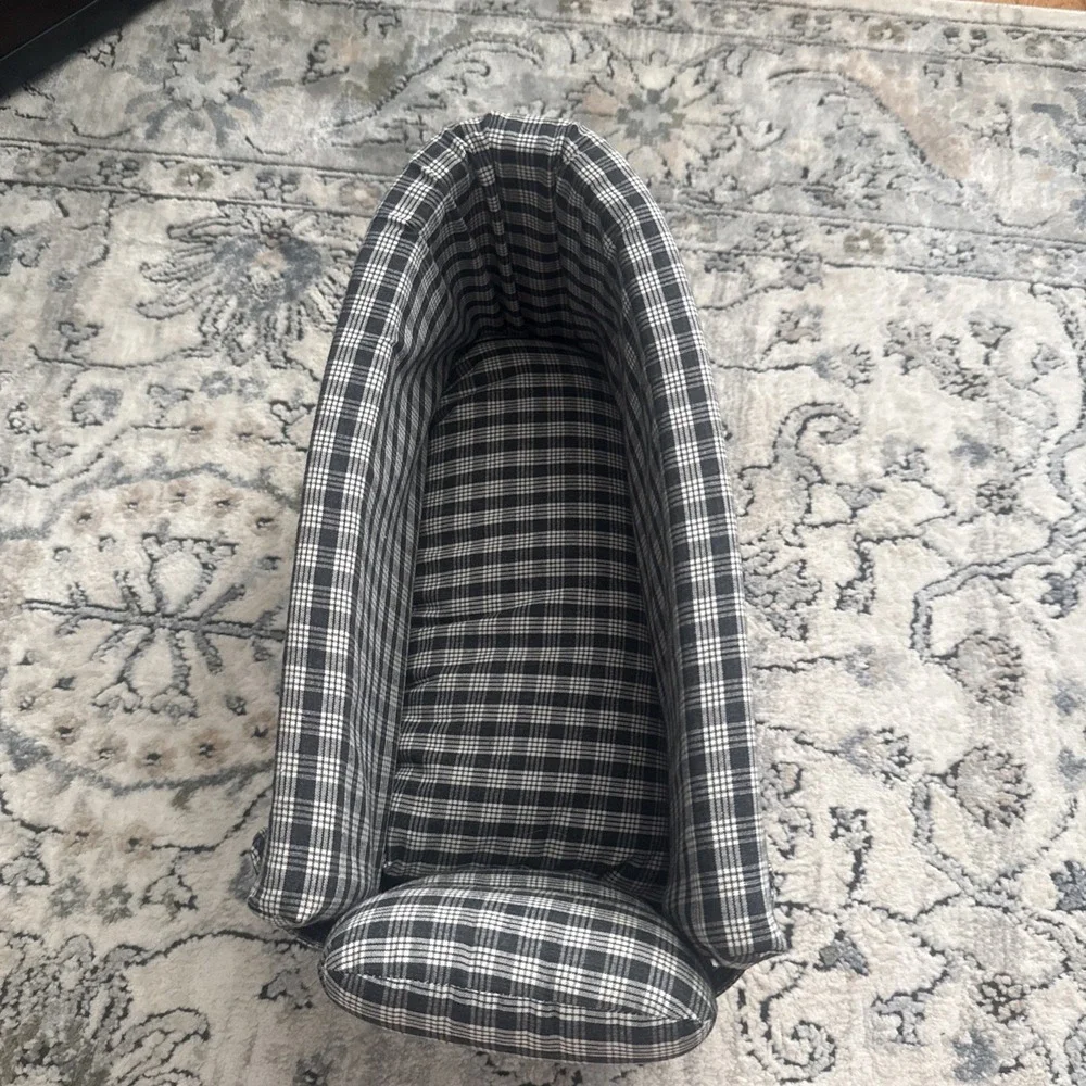 Dog Car Seat for Small Dogs - Fits Center console-NWOT- Machine Washable